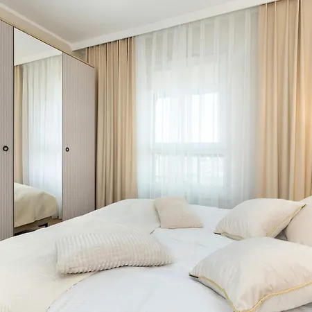 Sunny With Parking Near Polsat Arena By Renters *