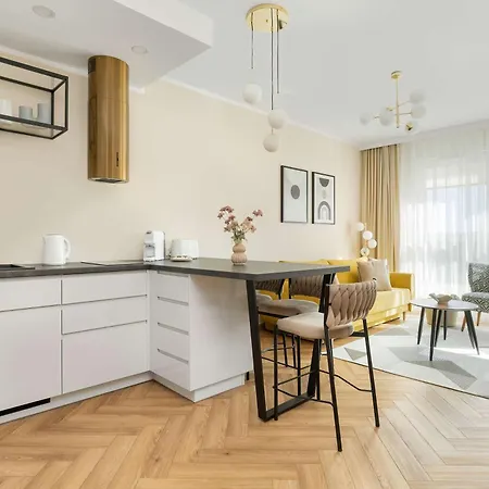 Sunny With Parking Near Polsat Arena By Renters Gdansk