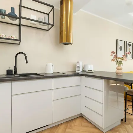 Sunny With Parking Near Polsat Arena By Renters Apartamento *