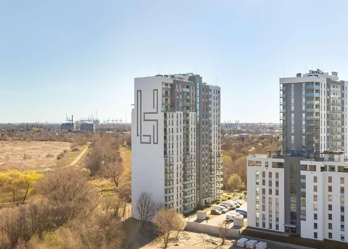 Sunny With Parking Near Polsat Arena By Renters アパート