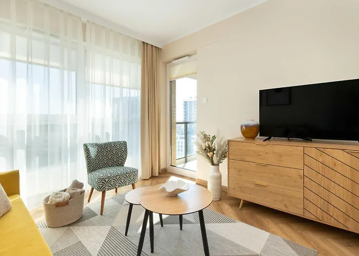 Sunny With Parking Near Polsat Arena By Renters アパート *